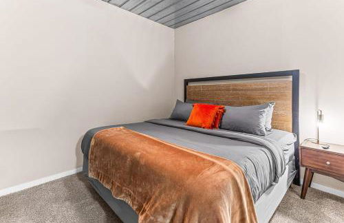 6 Modern Apts - 12 Beds w Parking - Near Kerrytown - Foto 11