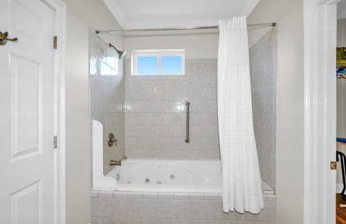 Two Homes, Private Pool, Game Room & Steps to the Beach - Foto 48