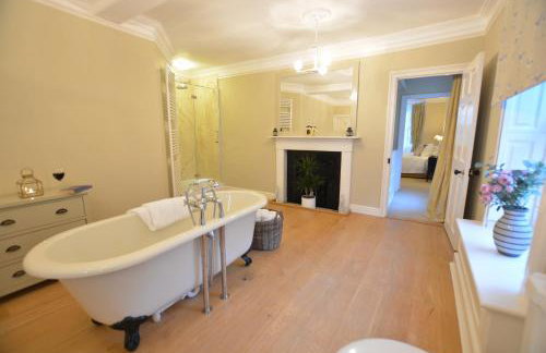 Henstead Hall - Photo 36