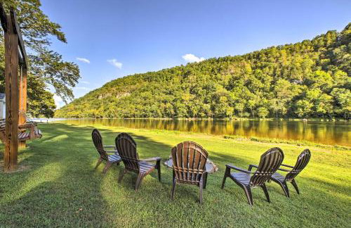 Cozy Waterfront Cottage with Deck on White River! - Foto 17