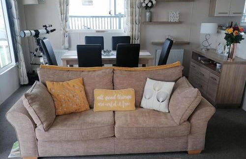 3-Bed Lodge with SeaView-Fireplace-Garden-FreeP - Photo 13