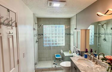 Emmanuel House - Photo 25