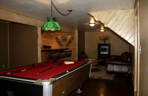 Secluded Log Cabin Nestled in the Woods in Athol, New York - Foto 12