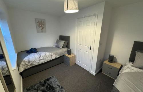 Modern TownHouse - 3 bed 2.5 bath 2 Private Gated Parking - Photo 19