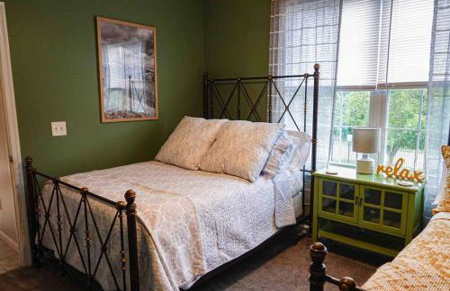 Boho Rehoboth condo-2bd/3.7mi beach/.5mi outlets - Foto 8
