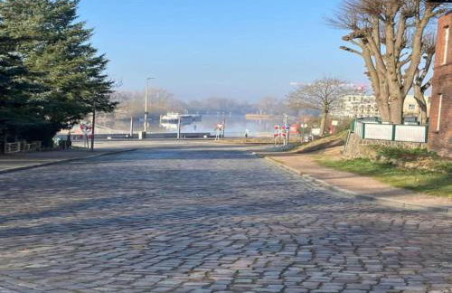 Riverside Retreat with Comfort - Foto 33