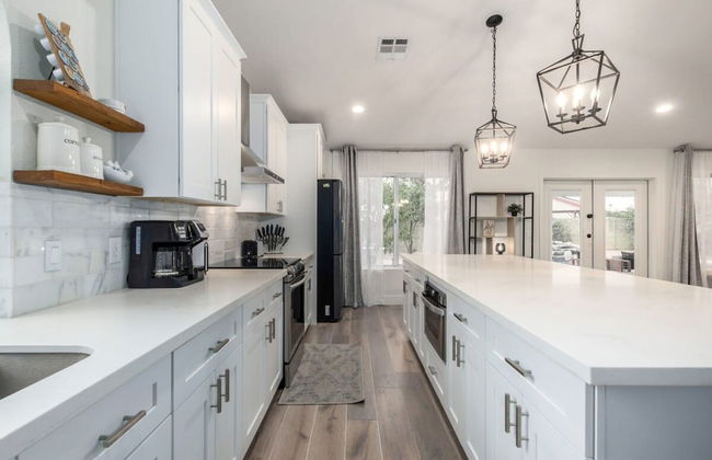 5BR Citrus Estate Sleeps 13 Free Htd Pool Gameroom - Photo 13