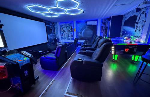 Near Disney, Private South Facing Pool, Star Wars Arcade Theater, 3 King Beds - Photo 15