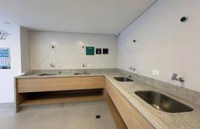Studio novo e amplo no Centro com ar e home office - Photo 40