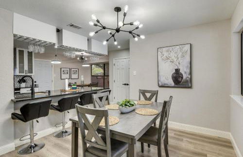 11 Mi to Six Flags! Poolside Oasis in Bedford - Foto 15