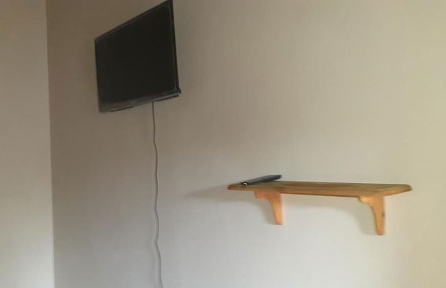 Spacious Double Room in Lovely Guesthouse - Photo 10