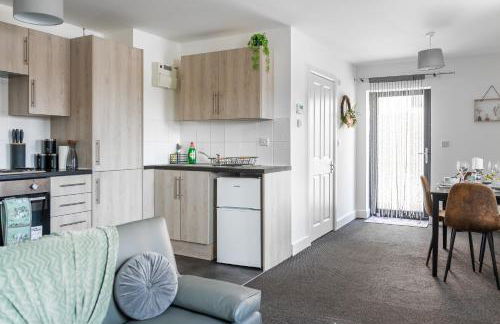 Modern 1-Bed Apartment with Parking near Heathrow - Photo 9