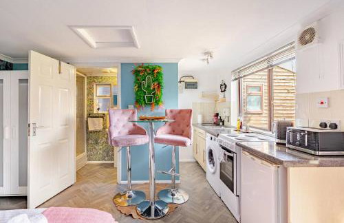 Thorpe Park Studio - Detached Stay & Free Gated Parking - Foto 16
