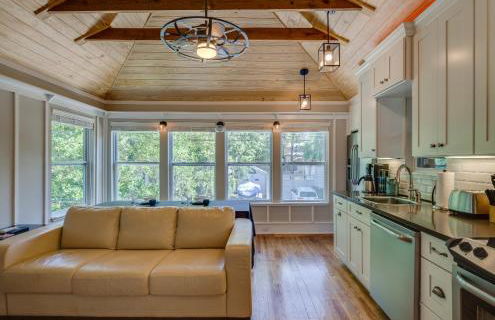 Renovated Romantic Guesthouse Historic Downtown Easy Half Mile Stroll - Beach only 3 Miles! - Foto 1