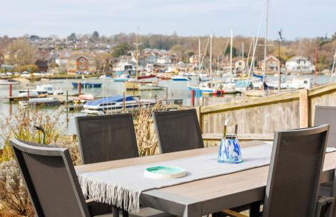 Creek View - A Tranquil Waterside Retreat with a Touch of Luxury and Pontoon - Photo 30