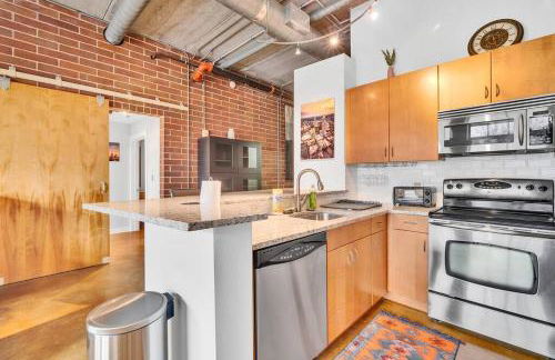 Charming 1BR Condo - Full Kitchen - Uptown Living - Foto 41