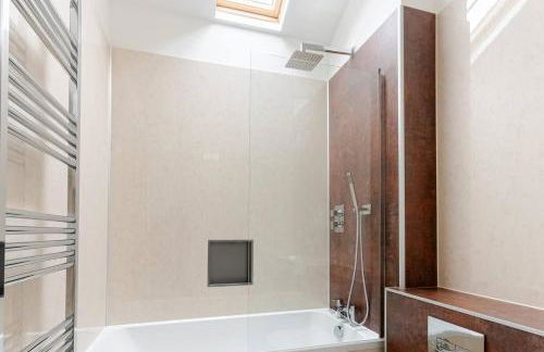 The Old Coach House - Hot Tub - Dorset - Photo 3