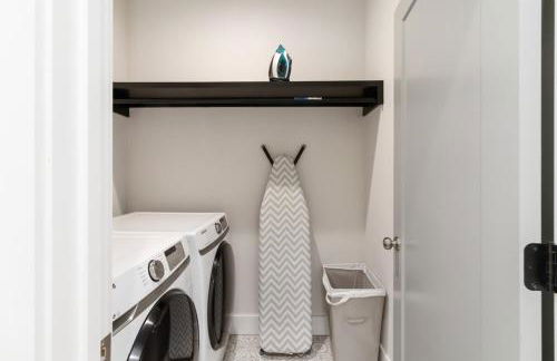 Brand-New 3Story Home with Rooftop in Midtown - Foto 17