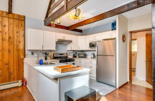 Haverhill Mtn Retreat Hike, Ski, Relax in Hot Tub - Foto 8