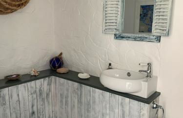 Seasalt Cottage - Modernised traditional cottage, Sleeps 5,short walk to beaches, town, amenities - Photo 16