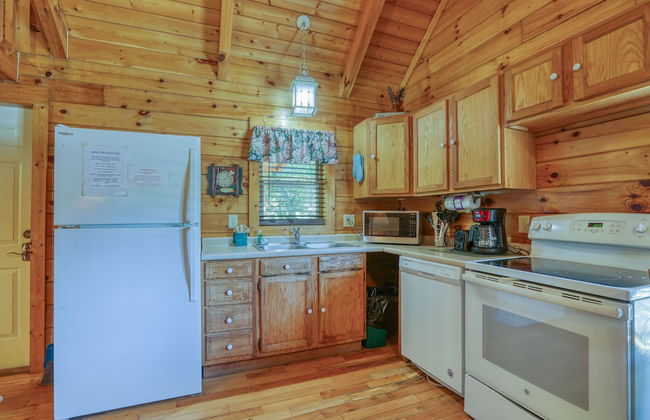 Creek Heaven - 2 Bedrooms, 2 Baths, Sleeps 6 Cabin by RedAwning - Foto 7