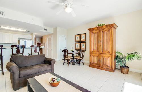 High-rise condo with pool & ocean views - walk to the beach - Foto 13