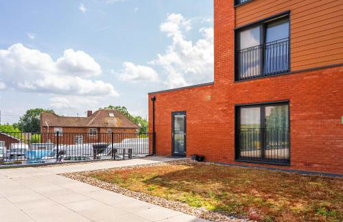 Modern 1-Bed Apartment with Parking near Heathrow - Photo 23