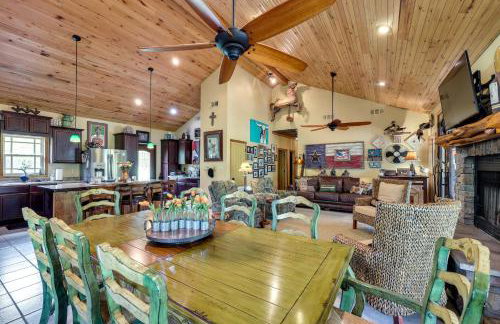 Flag Hole Riverfront Cabin Near Local Attractions! - Foto 8