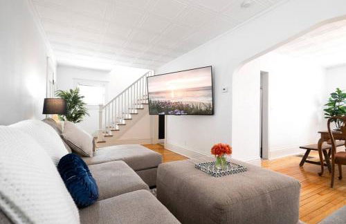 King Bed - 5 Min to MOA - 75 & 65' HDTV - Ping Pong - Foto 43