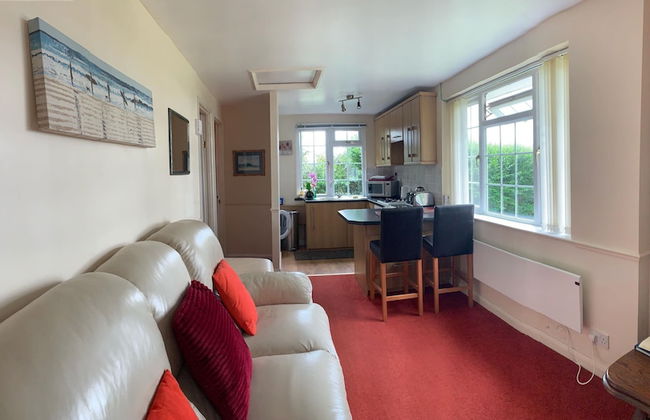 2 Bedroom Chalet - Praa Sands, Cornwall - Photo 5