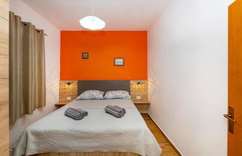 2 Bedroom Amazing Apartment In Modric - Photo 15