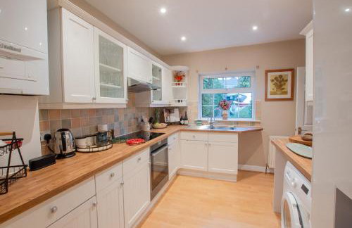Hazel House - Cosy 2 bedroom house with parking near to Oxford - Foto 8