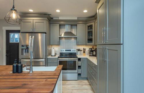 Spacious 4BR Mountain Retreat for 16 in Fairview - Foto 27