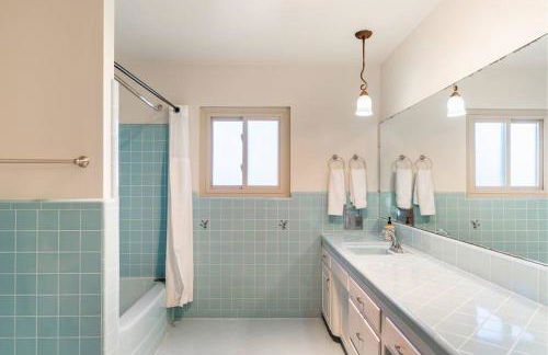 Casa Flora -2BR- FREE Parking in Little Italy! - Foto 23