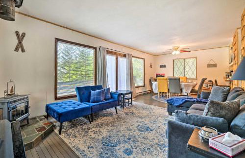 Walk to Lake Game Room Getaway in Pocono Summit! - Foto 13