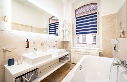 Stilvolle XXL-Ferienwohnung für 9 Gäste-148qm,4 Schlafzimmer,2 Parkplätze - Foto 7