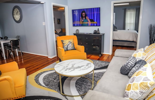 Downtown Cozy 2 BR Apt - 4min drive MardiGras Park - Photo 16