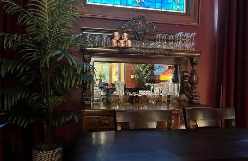 Large Historical Home for Groups Walk to Downtown! - Foto 4