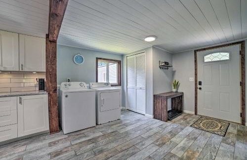 Prudenville Retreat with Yard about 1 Mi to Lake! - Foto 7