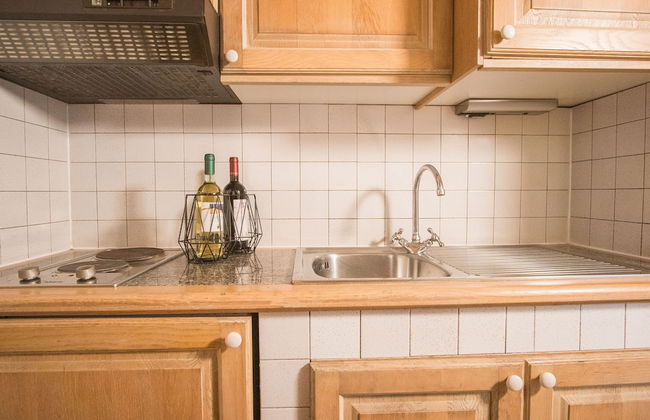 Beautiful Giardino Degli Oleandri 2 Bedroom Apt Sleeps 6 Plus a Child-childs bed - Foto 7