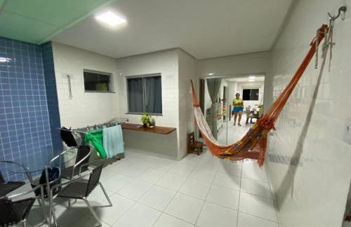 No Atalaia, Fort Poseidon rua do Atalho a 700 metros da praia do Atalaia, apartamento novo decorado, varanda, sala de estar e jantar, 02 suítes, 03 banheiros, lavanderia, cozinha, piscina, churrasqueira, salão de jogos, vista parcial das dunas e mar - Photo 10