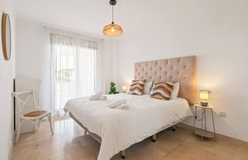 Family Friendly 2BR in Casares Pool and Padel Fun - Foto 11