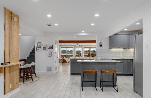 Lakefront Retreat Sleeps 15 Starlink Internet - Foto 16