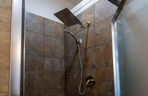 Elegant 6BR-4BA Family Home with Garage ABODEbucks - Foto 35