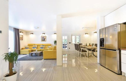 Beautiful Home In Omis With Sauna - Photo 3