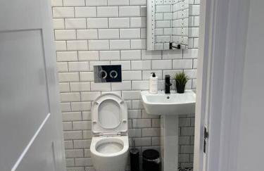 Cheerful 2 Bedroom Homely Apartment, Sleeps 4 Guest Comfy, 3x Double Bed, Parking, Free WiFi, Suitable For Business, Leisure Guest,Glasgow, Glasgow West End, Near City Centre, Perfect For Common Wealth Games 2026 - Foto 21