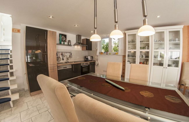 Holiday Home with Garden & Terrace near Rennsteig in Thuringian Forest - Foto 5