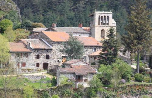 Maison pittoresque à Arlempdes avec cheminée et terrasse - FR-1-582-114 - Foto 23