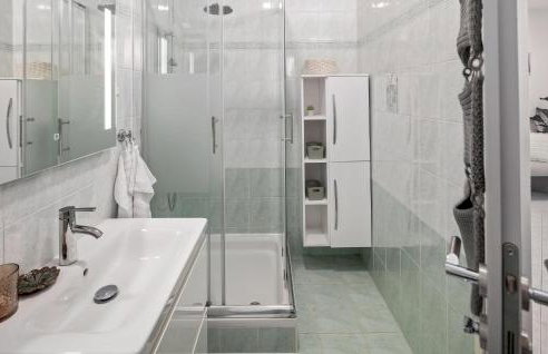 Lovely Home In Tinjan - Photo 45