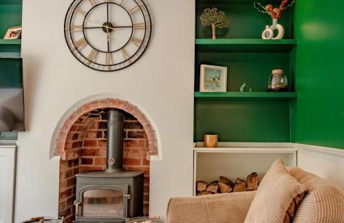 Exquisite Renovation in Central Location with Garden and Parking - Photo 6